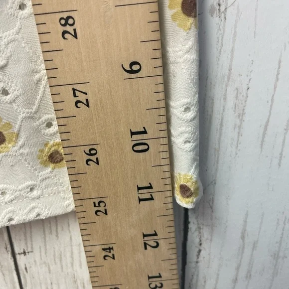 Wallflower White Top with Yellow Floral Design size Medium - Picture 7 of 7